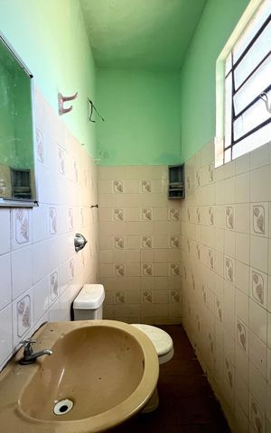 Casa à venda com 360m², 2 quartos e 1 vaga Casa à venda com 360m², 2 quartos e 1 vagaBanheiro Social
