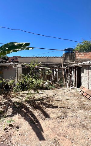 Casa à venda com 360m², 2 quartos e 1 vaga Casa à venda com 360m², 2 quartos e 1 vagaQuintal