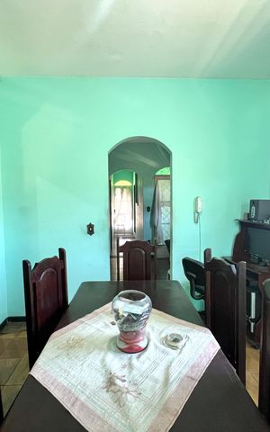 Casa à venda com 360m², 2 quartos e 1 vaga Casa à venda com 360m², 2 quartos e 1 vagaSala