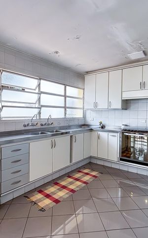 Casa à venda com 550m², 4 quartos e 6 vagas