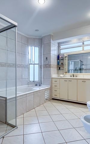 Casa à venda com 550m², 4 quartos e 6 vagas