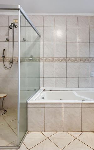 Casa à venda com 550m², 4 quartos e 6 vagas