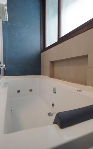 Casa para alugar com 300m², 4 quartos e 2 vagasBanheira da Suíte 1