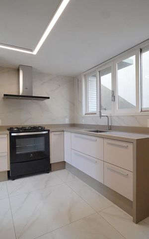 Casa para alugar com 300m², 4 quartos e 2 vagasCozinha