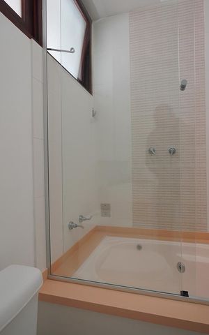 Casa para alugar com 300m², 4 quartos e 2 vagasBanheira da Suíte 2