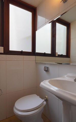 Casa para alugar com 300m², 4 quartos e 2 vagasLavabo