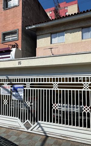 Casa para alugar com 200m², 3 quartos e 2 vagas Casa para alugar com 200m², 3 quartos e 2 vagasFachada