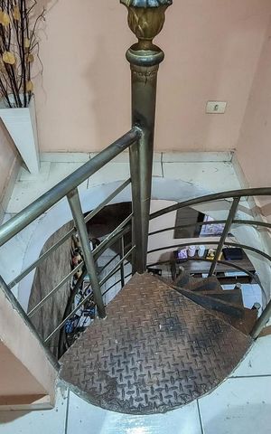 Apartamento para alugar com 200m², 2 quartos e sem vaga Apartamento para alugar com 200m², 2 quartos e sem vagaEscada