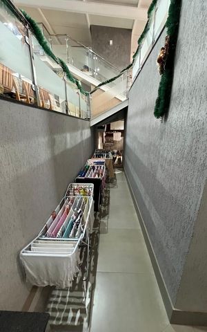 Casa de condomínio à venda com 310m², 4 quartos e 2 vagas Casa de condomínio à venda com 310m², 4 quartos e 2 vagasCorredor