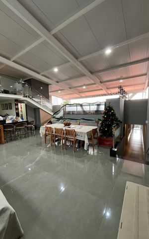 Casa de condomínio à venda com 310m², 4 quartos e 2 vagas Casa de condomínio à venda com 310m², 4 quartos e 2 vagasSala de Jantar