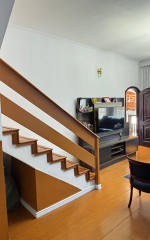 Casa à venda com 144m², 3 quartos e 2 vagas Casa à venda com 144m², 3 quartos e 2 vagasSala