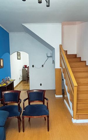 Casa à venda com 144m², 3 quartos e 2 vagas Casa à venda com 144m², 3 quartos e 2 vagasSala
