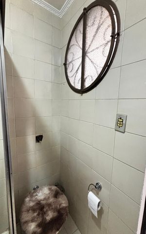 Casa à venda com 144m², 3 quartos e 2 vagas Casa à venda com 144m², 3 quartos e 2 vagasÁrea de Serviço - Banheiro
