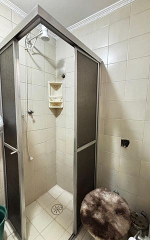 Casa à venda com 144m², 3 quartos e 2 vagas Casa à venda com 144m², 3 quartos e 2 vagasÁrea de Serviço - Banheiro
