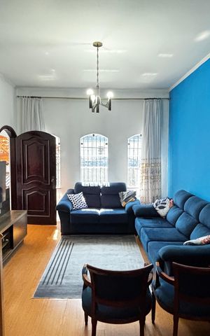 Casa à venda com 144m², 3 quartos e 2 vagas Casa à venda com 144m², 3 quartos e 2 vagasSala