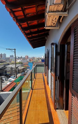 Casa à venda com 144m², 3 quartos e 2 vagas Casa à venda com 144m², 3 quartos e 2 vagasQuarto 1 Varanda