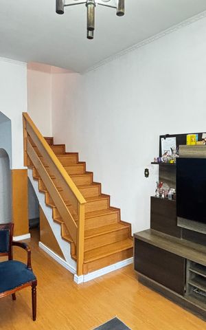 Casa à venda com 144m², 3 quartos e 2 vagas Casa à venda com 144m², 3 quartos e 2 vagasSala