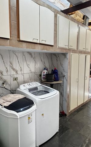 Casa à venda com 144m², 3 quartos e 2 vagas Casa à venda com 144m², 3 quartos e 2 vagasÁrea de Serviço
