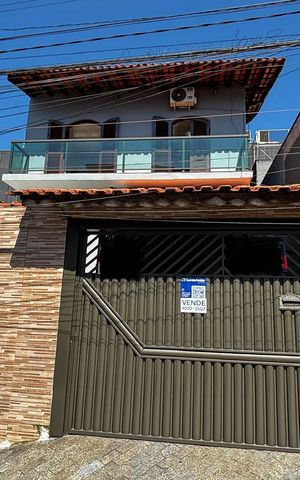 Casa à venda com 144m², 3 quartos e 2 vagas Casa à venda com 144m², 3 quartos e 2 vagasFachada