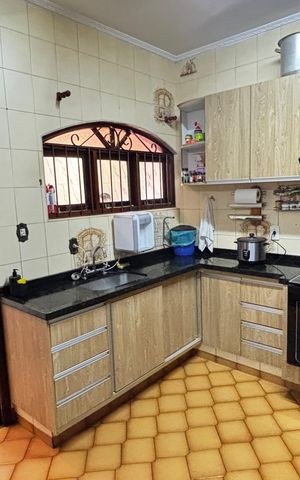 Casa à venda com 144m², 3 quartos e 2 vagas Casa à venda com 144m², 3 quartos e 2 vagasCozinha