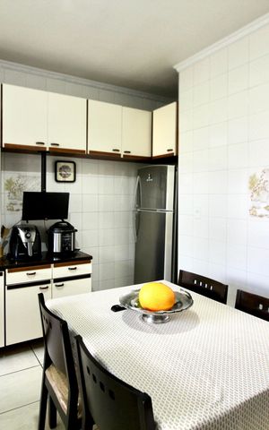 Casa à venda com 290m², 3 quartos e 4 vagas Casa à venda com 290m², 3 quartos e 4 vagasCozinha