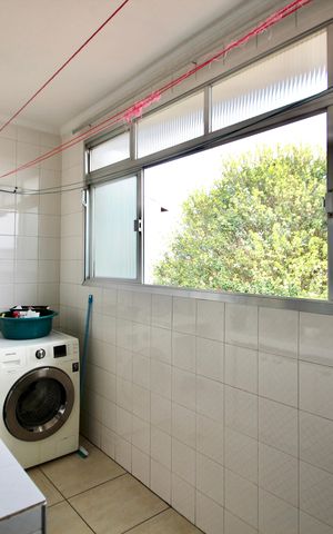 Casa à venda com 290m², 3 quartos e 4 vagas Casa à venda com 290m², 3 quartos e 4 vagasÁrea de Serviço