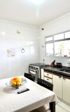 Casa à venda com 290m², 3 quartos e 4 vagas Casa à venda com 290m², 3 quartos e 4 vagasCozinha