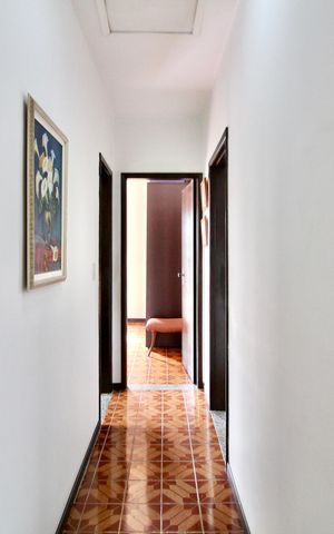 Casa à venda com 290m², 3 quartos e 4 vagas Casa à venda com 290m², 3 quartos e 4 vagasCorredor