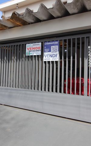 Casa à venda com 290m², 3 quartos e 4 vagas Casa à venda com 290m², 3 quartos e 4 vagasFachada