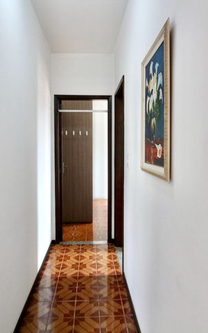 Casa à venda com 290m², 3 quartos e 4 vagas Casa à venda com 290m², 3 quartos e 4 vagasCorredor