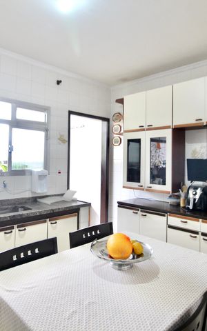 Casa à venda com 290m², 3 quartos e 4 vagas Casa à venda com 290m², 3 quartos e 4 vagasCozinha