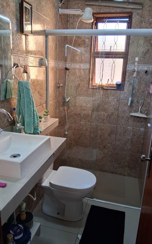 Casa à venda com 220m², 3 quartos e 4 vagasBanheiro