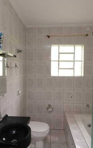 Casa para alugar com 341m², 2 quartos e 2 vagasBanheiro