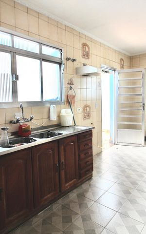 Casa para alugar com 253m², 3 quartos e 3 vagas Casa para alugar com 253m², 3 quartos e 3 vagasCozinha