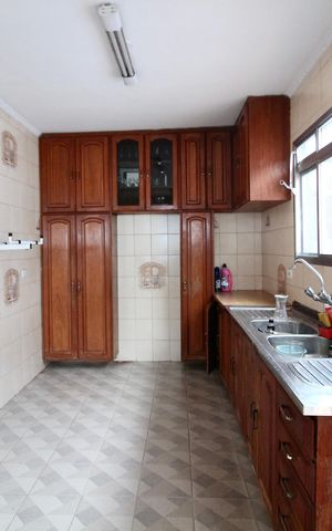Casa para alugar com 253m², 3 quartos e 3 vagas Casa para alugar com 253m², 3 quartos e 3 vagasCozinha