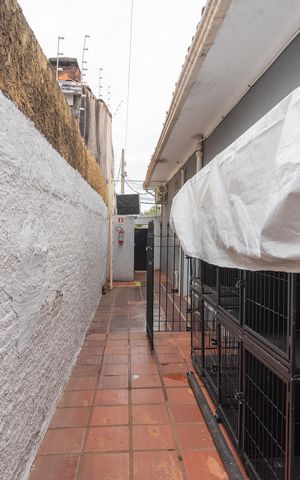 Casa à venda com 173m², 2 quartos e 3 vagas Casa à venda com 173m², 2 quartos e 3 vagasÁrea externa