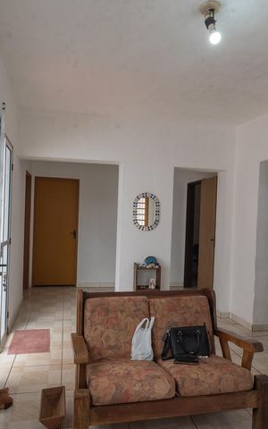 Casa à venda com 173m², 2 quartos e 3 vagas Casa à venda com 173m², 2 quartos e 3 vagasSala