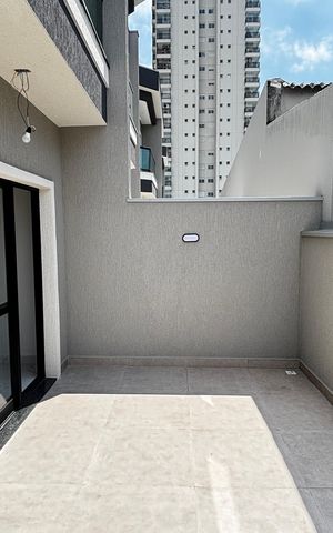 Casa de condomínio à venda com 100m², 3 quartos e 2 vagas Casa de condomínio à venda com 100m², 3 quartos e 2 vagasVaranda