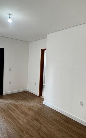 Casa de condomínio à venda com 100m², 3 quartos e 2 vagas Casa de condomínio à venda com 100m², 3 quartos e 2 vagasSuite
