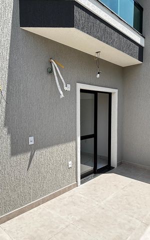 Casa de condomínio à venda com 100m², 3 quartos e 2 vagas Casa de condomínio à venda com 100m², 3 quartos e 2 vagasVaranda