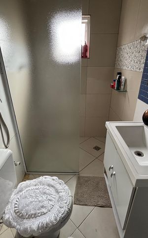 Casa para alugar com 130m², 2 quartos e 2 vagas Casa para alugar com 130m², 2 quartos e 2 vagasBanheiro