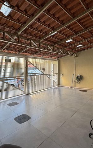 Casa à venda com 240m², 3 quartos e 2 vagas