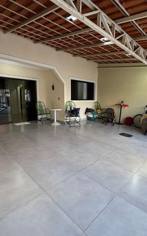 Casa à venda com 240m², 3 quartos e 2 vagas