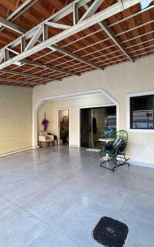 Casa à venda com 240m², 3 quartos e 2 vagas