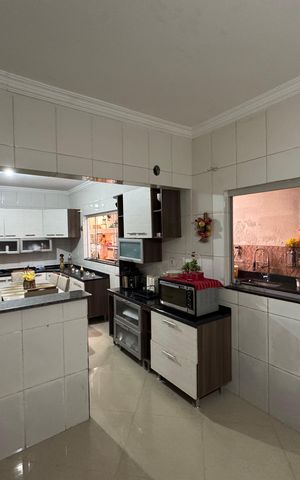 Casa à venda com 240m², 3 quartos e 2 vagas