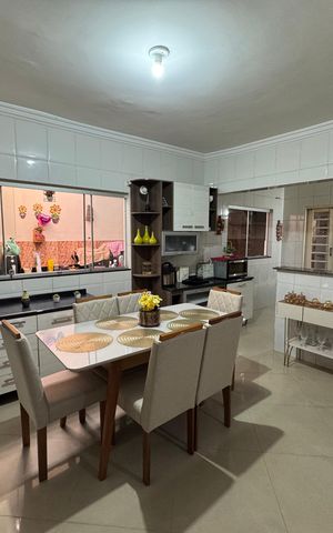 Casa à venda com 240m², 3 quartos e 2 vagas