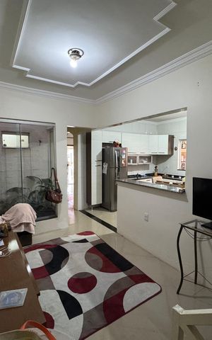 Casa à venda com 240m², 3 quartos e 2 vagas