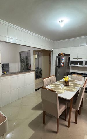 Casa à venda com 240m², 3 quartos e 2 vagas
