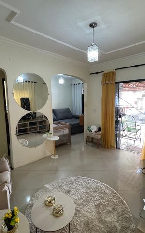 Casa à venda com 240m², 3 quartos e 2 vagas