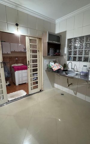 Casa à venda com 240m², 3 quartos e 2 vagas